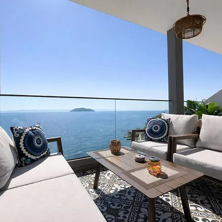 Candi Luxury 2 *