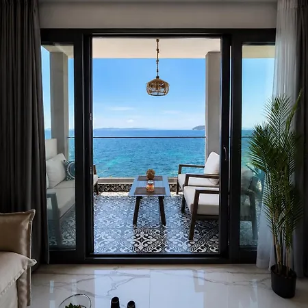 Candi Luxury 2