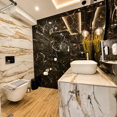 Candi Luxury 2