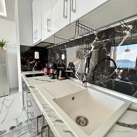 Candi Luxury 2 Apartment Néos Marmarás