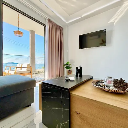 Candi Luxury 2 *