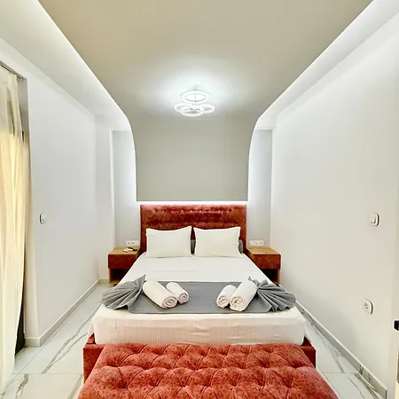 Candi Luxury 2 نيوس مارماراس