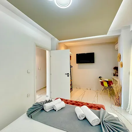 Candi Luxury 2