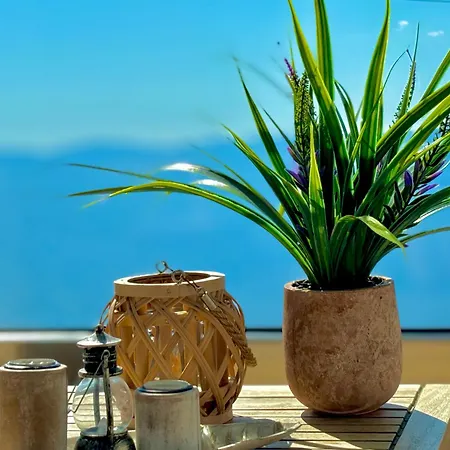 Candi Luxury 2 * Néos Marmarás