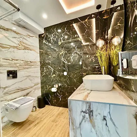 Candi Luxury 2 Apartment Néos Marmarás