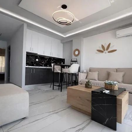 Candi Luxury 2 * Néos Marmarás