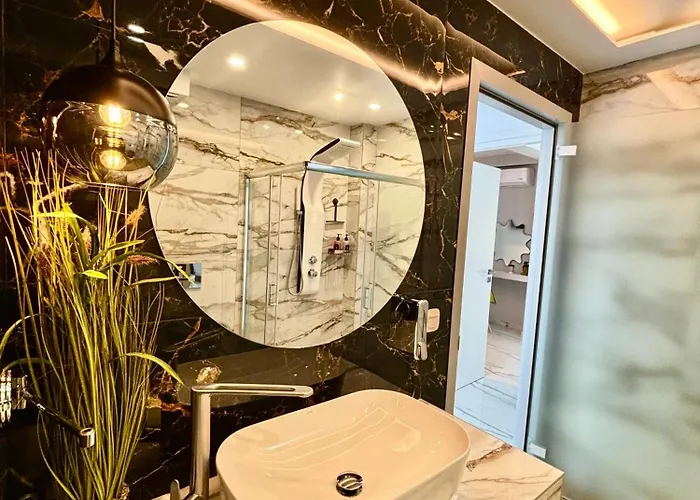 아파트 Candi Luxury 2 *