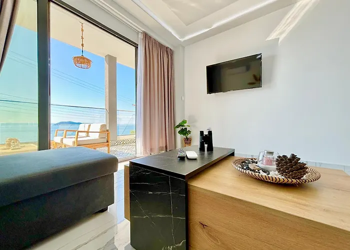 Candi Luxury 2 *